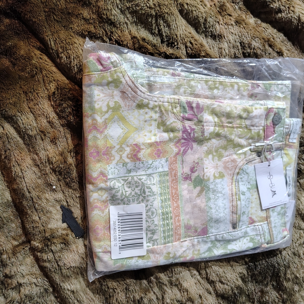 Jessica Simpson Daisy Flare Floral Jeans - Picture 7 of 8